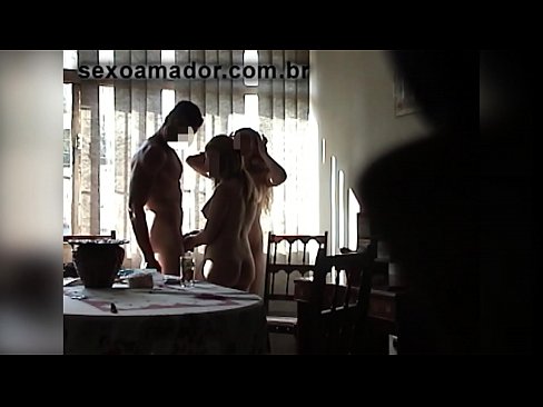 ❤️ Sexvenner inviterer en gigantisk mann og en trekant med seg ️❌ Sexvideo på porno no.pornodil.ru ❌
